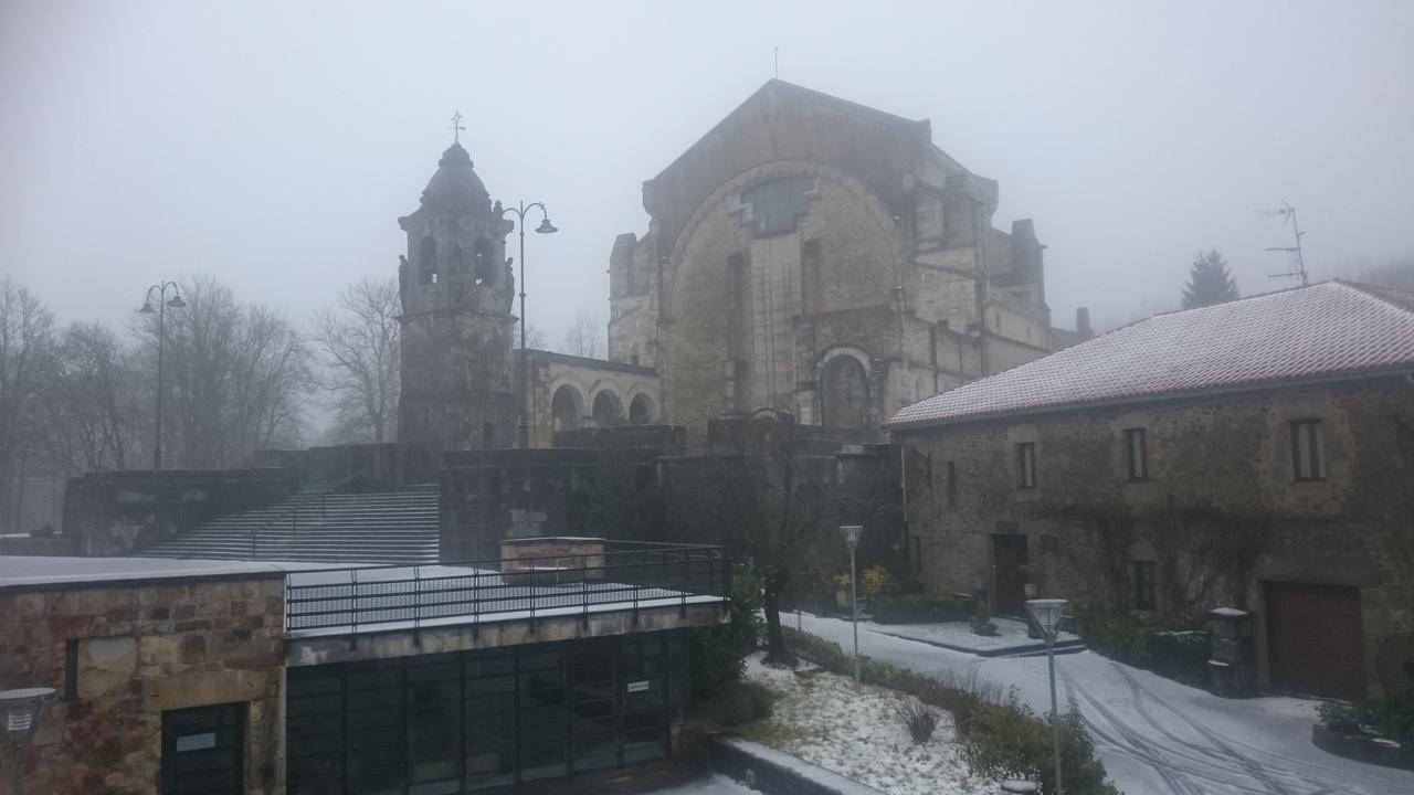 Hotel Santuario Urkiola - Lagunetxea Urquiola Extérieur photo